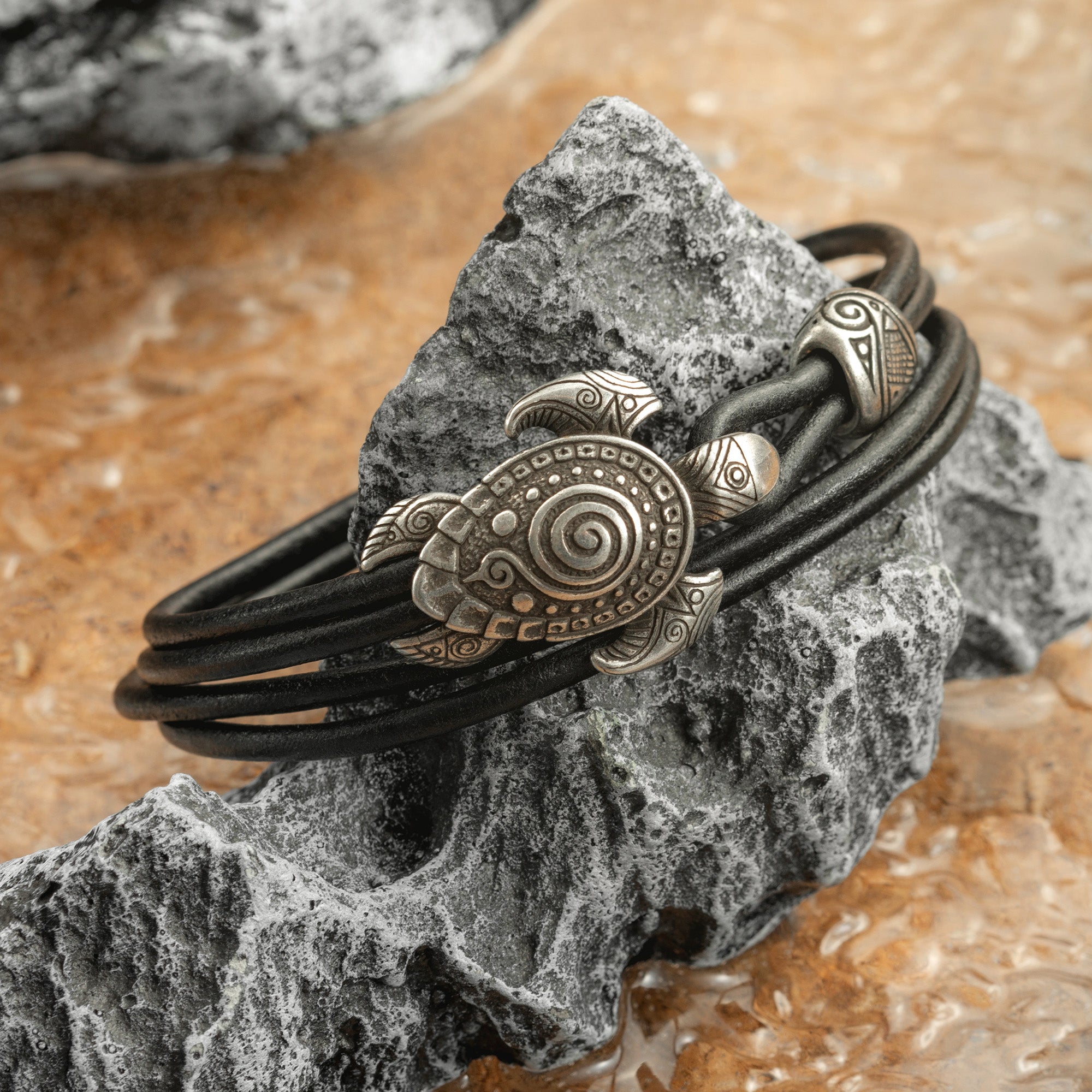 en:#color_black cord / Silver-plated bronze metal|de:#farbe_schwarzes Kabel / Versilbertes Bronzemetall|fr:#couleur_cordon noir / Métal bronze argenté