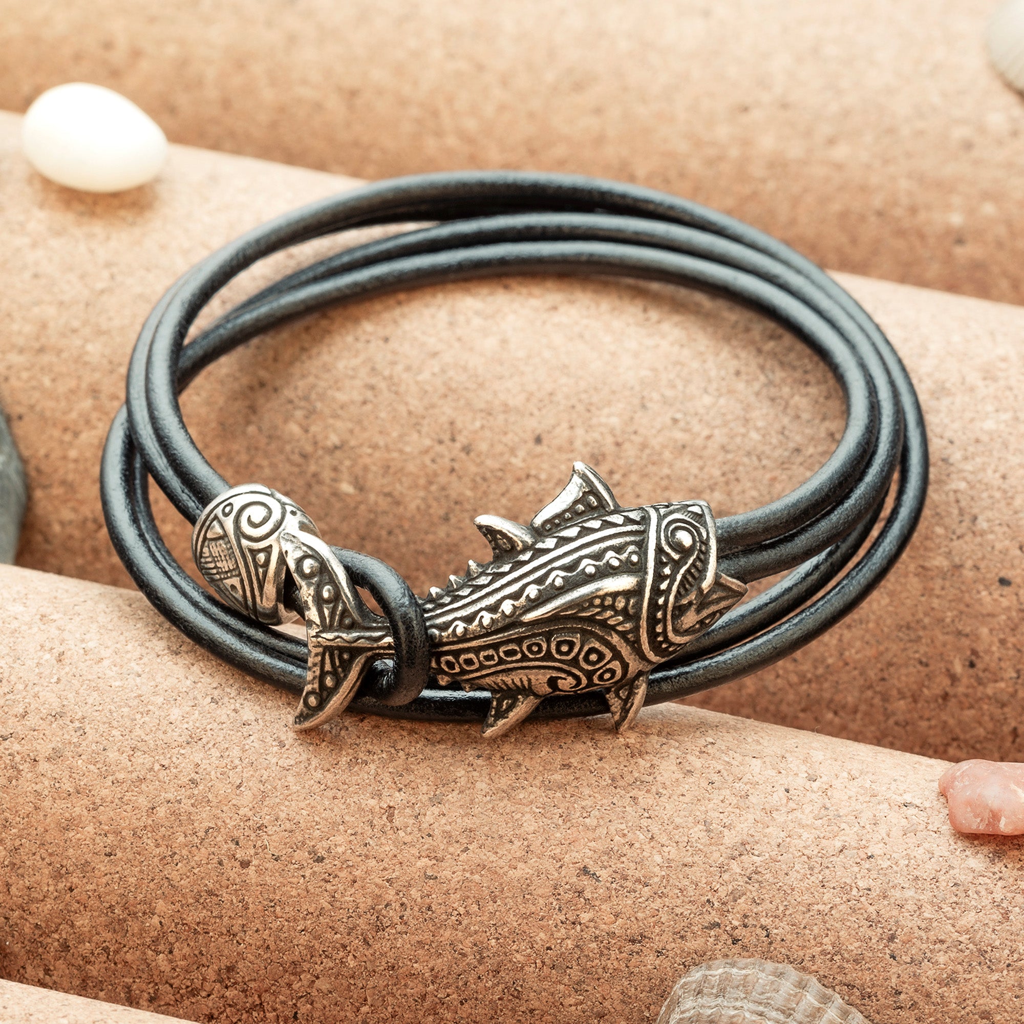 en:#color_black cord / Silver-plated bronze metal|de:#farbe_schwarzes Kabel / Versilbertes Bronzemetall|fr:#couleur_cordon noir / Métal bronze argenté