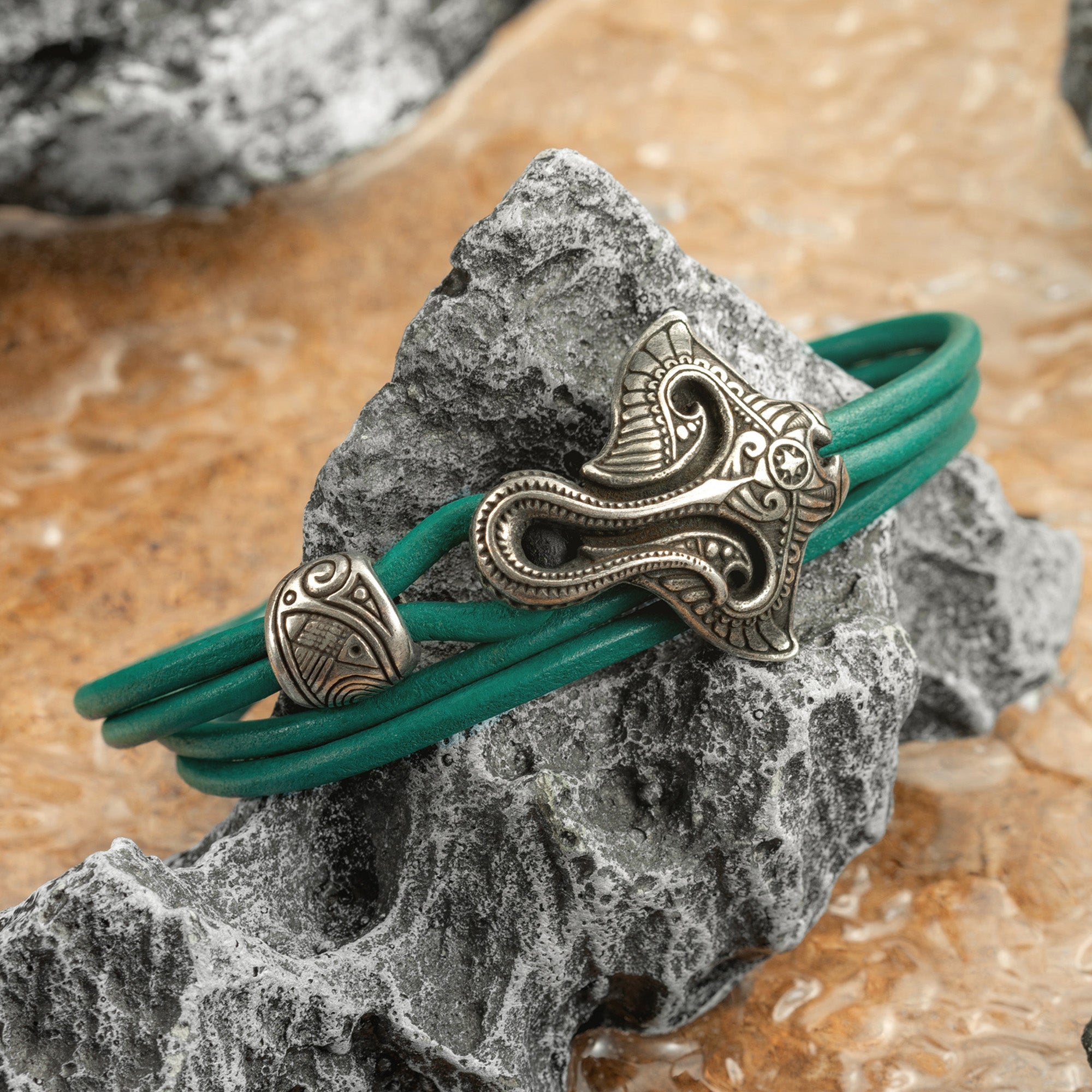 en:#color_turquoise cord / Silver-plated bronze metal|de:#farbe_türkisfarbene Kordel / Versilbertes Bronzemetall|fr:#couleur_cordon turquoise / Métal bronze argenté