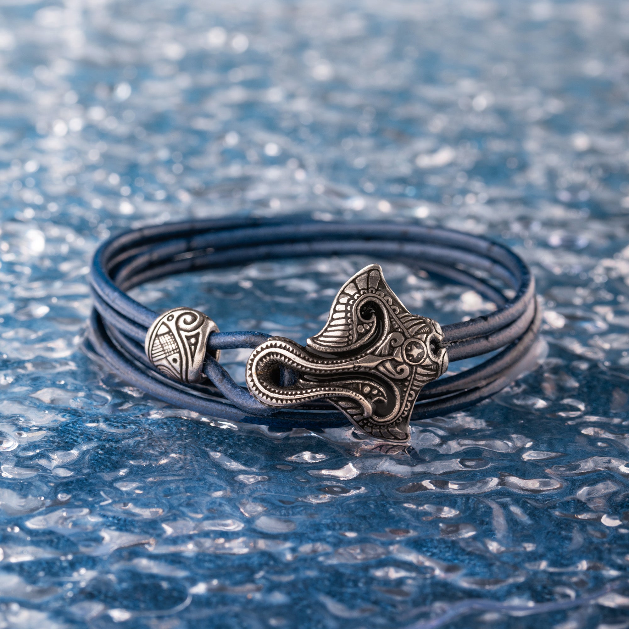 en:#color_navy blue cord / Silver-plated bronze metal|de:#farbe_marineblauer Kordelzug / Versilbertes Bronzemetall|fr:#couleur_cordon bleu marine / Métal bronze argenté