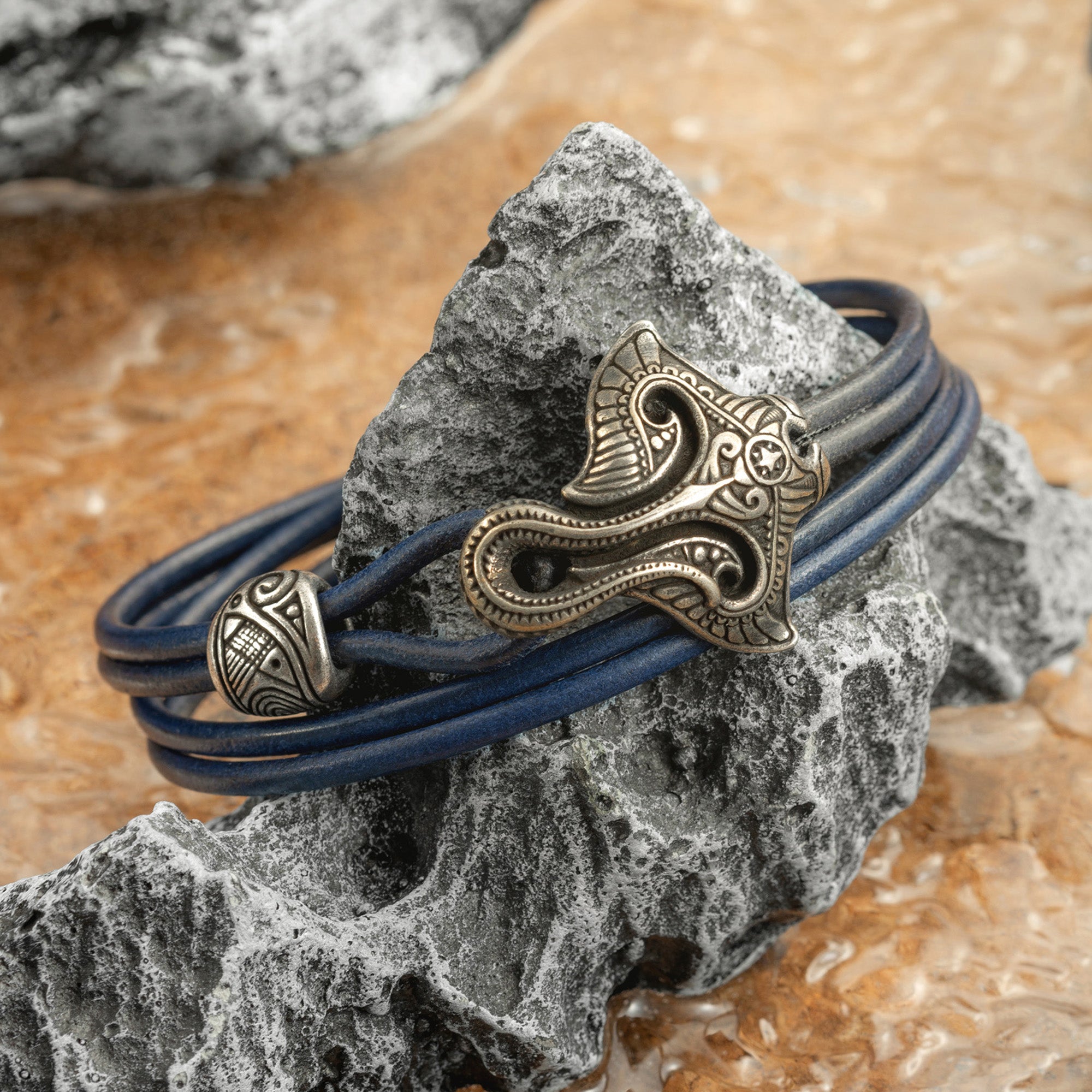 en:#color_navy blue cord / Silver-plated bronze metal|de:#farbe_marineblauer Kordelzug / Versilbertes Bronzemetall|fr:#couleur_cordon bleu marine / Métal bronze argenté