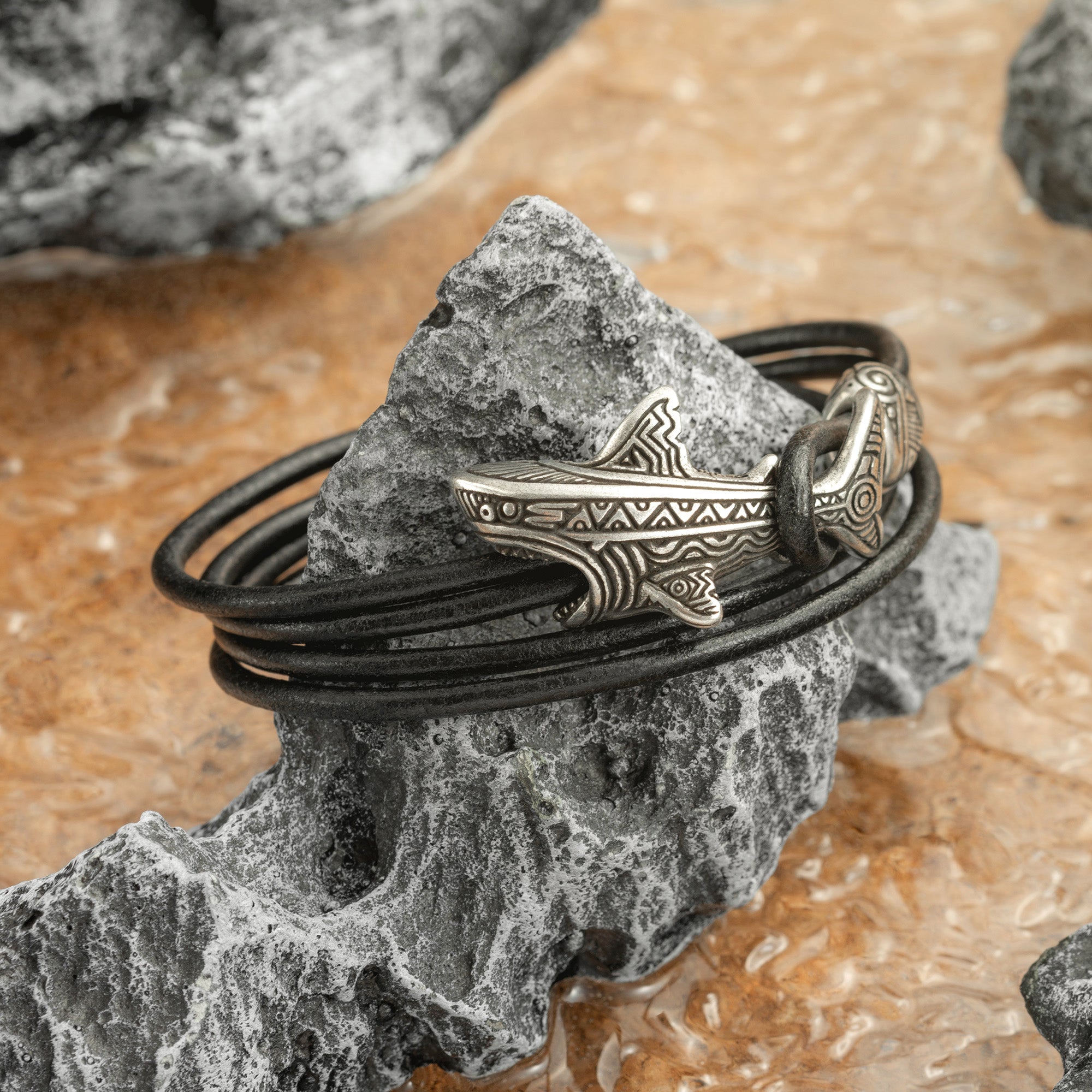 en:#color_black cord / Silver-plated bronze metal|de:#farbe_schwarzes Kabel / Versilbertes Bronzemetall|fr:#couleur_cordon noir / Métal bronze argenté