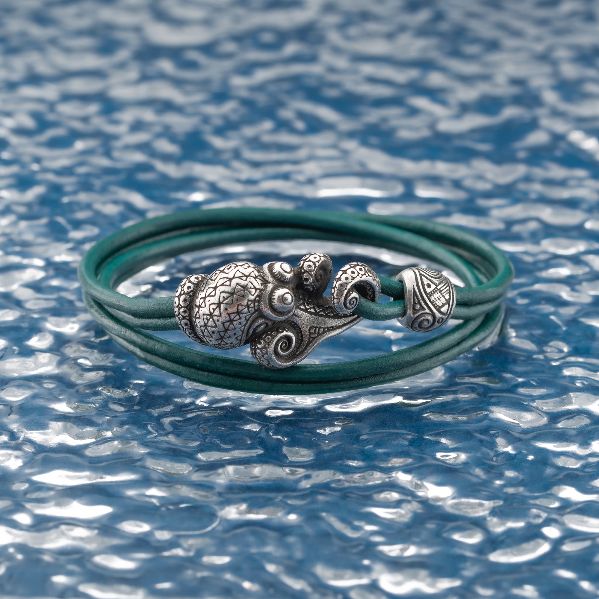 en:#color_turquoise cord / Silver-plated bronze metal|de:#farbe_türkisfarbene Kordel / Versilbertes Bronzemetall|fr:#couleur_cordon turquoise / Métal bronze argenté