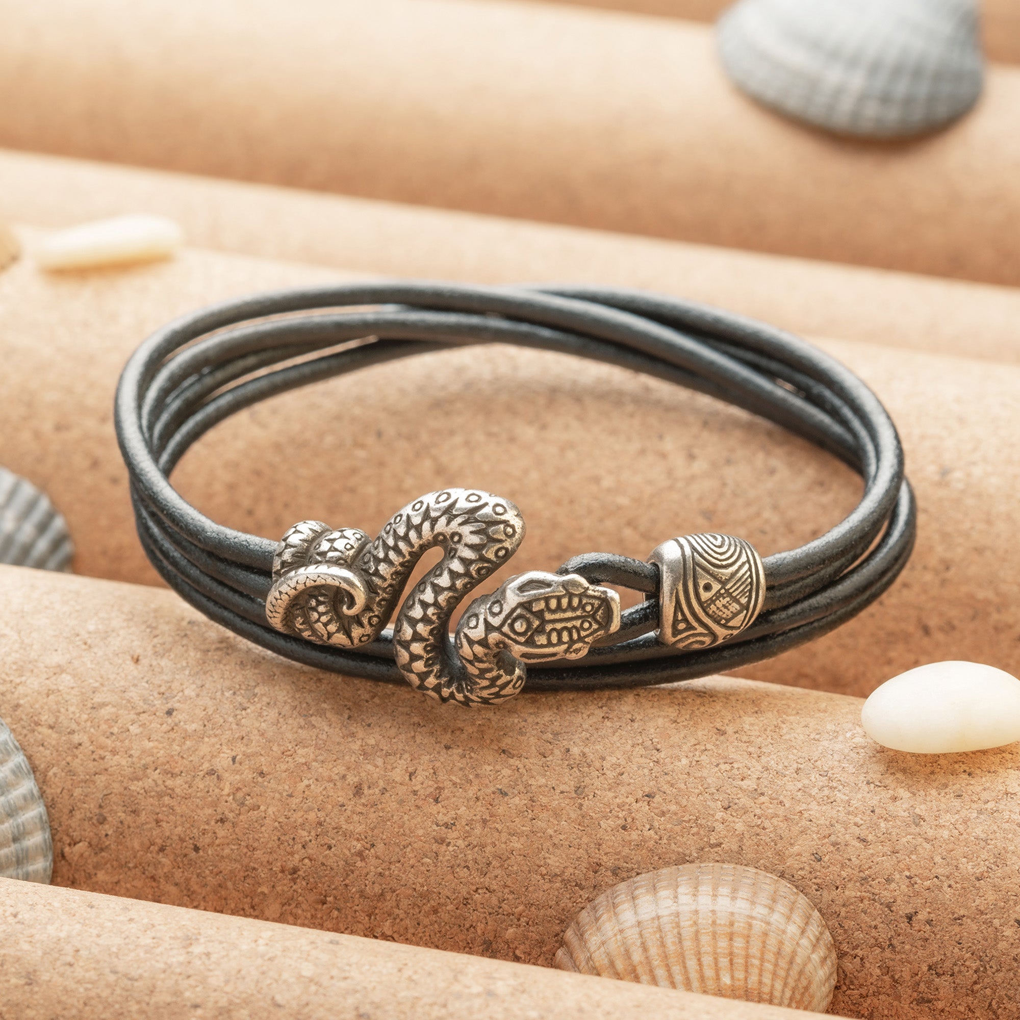 en:#color_black cord / Silver-plated bronze metal|de:#farbe_schwarzes Kabel / Versilbertes Bronzemetall|fr:#couleur_cordon noir / Métal bronze argenté
