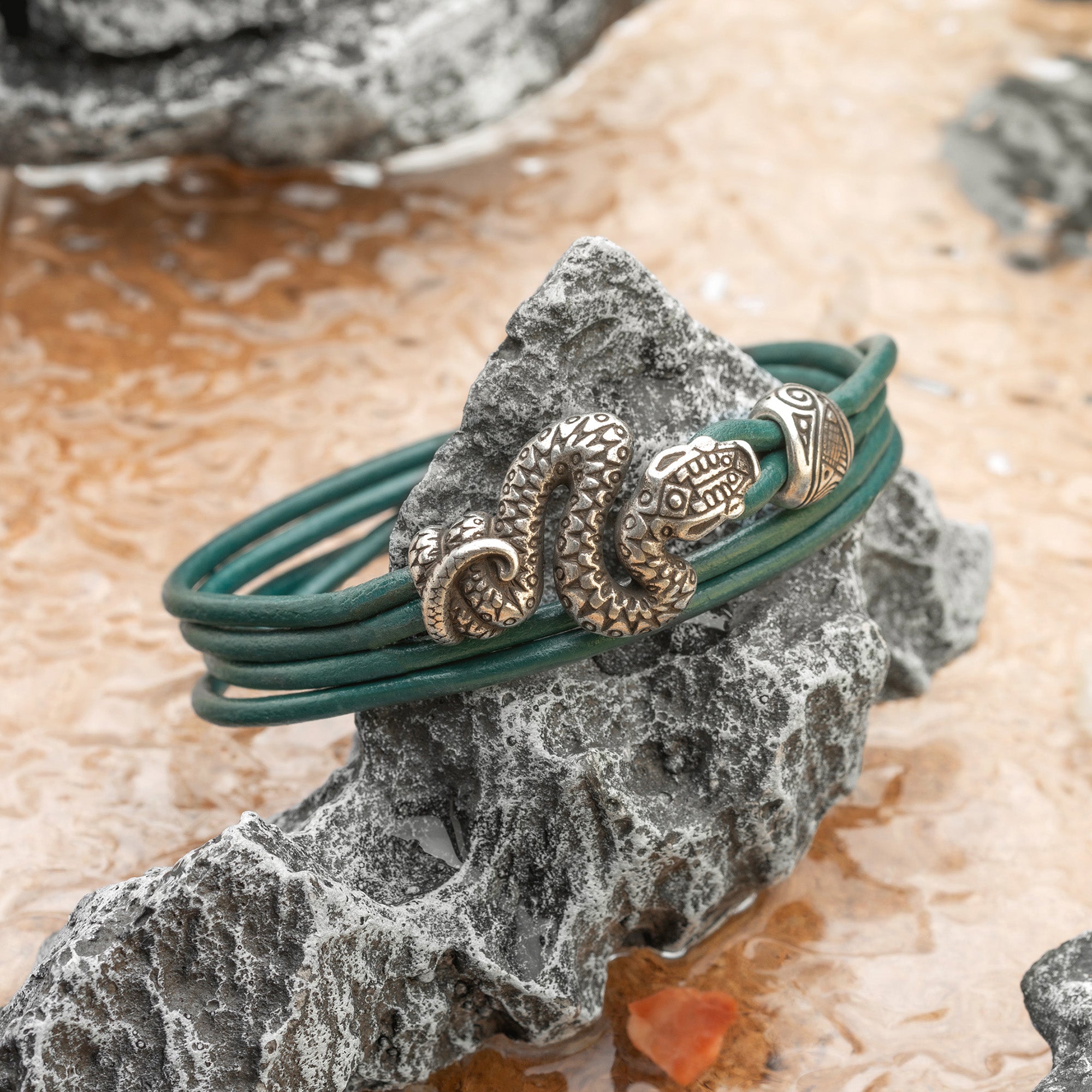 en:#color_turquoise cord / Silver-plated bronze metal|de:#farbe_türkisfarbene Kordel / Versilbertes Bronzemetall|fr:#couleur_cordon turquoise / Métal bronze argenté