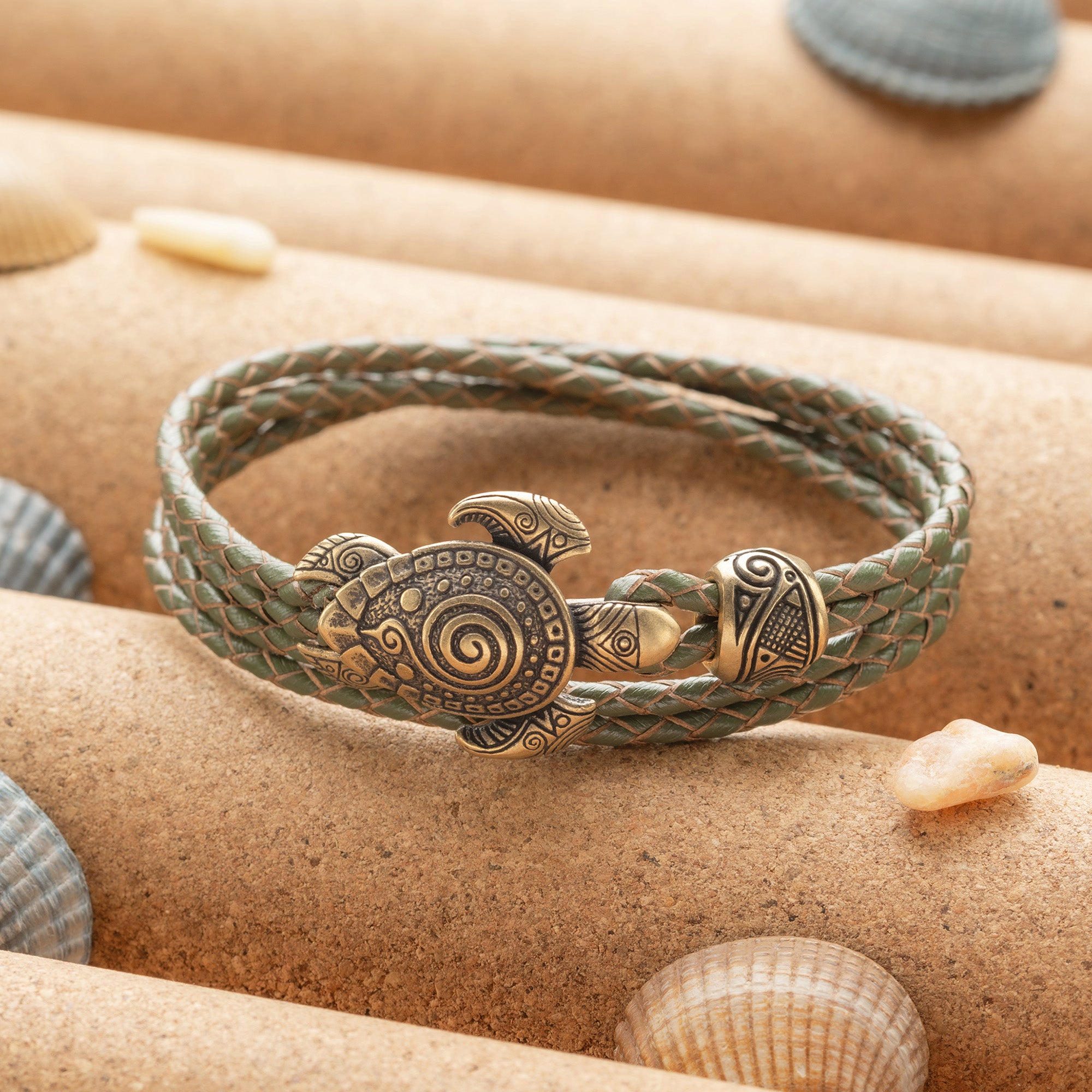 en:#color_khaki braided cord / Bronze metal|de:#farbe_khaki geflochtene Kordel / Bronzefarbenes Metall|fr:#couleur_cordon tressé kaki / Métal bronze
