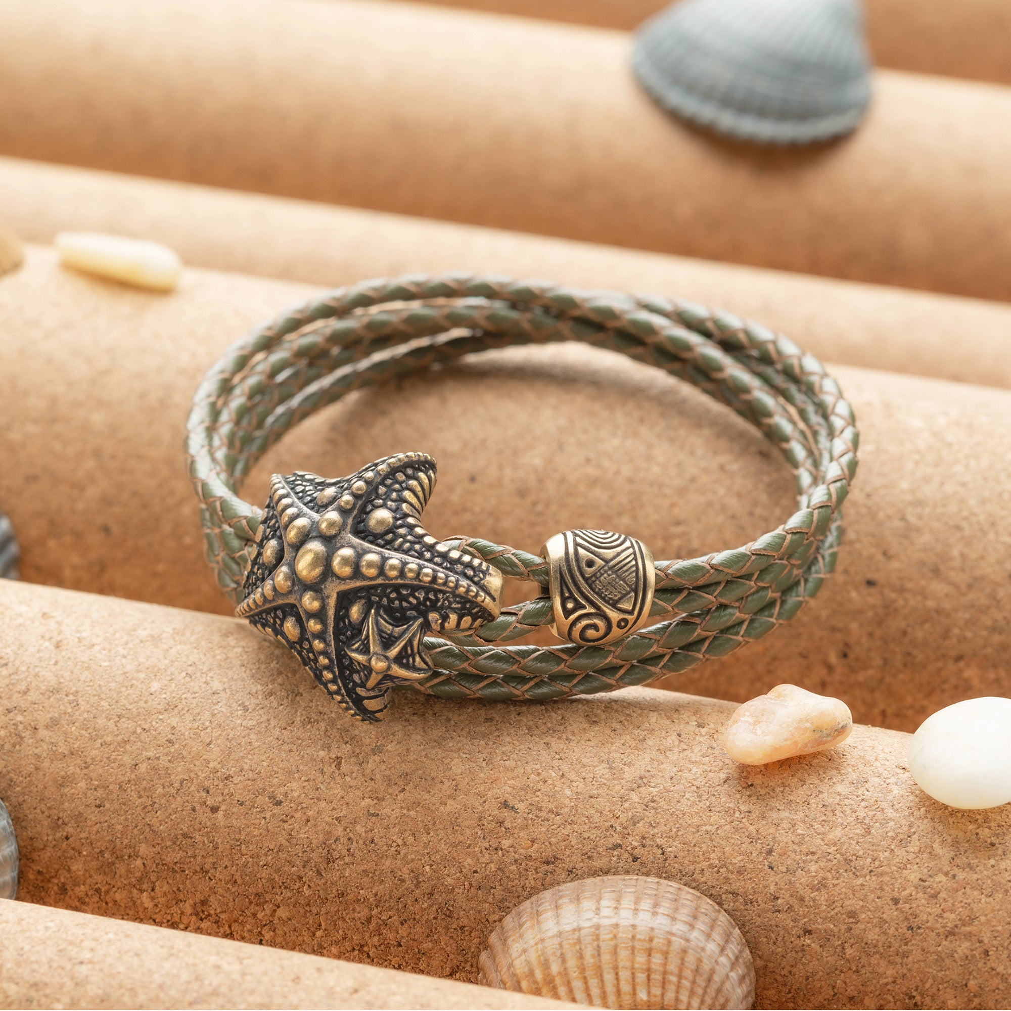 en:#color_khaki braided cord / Bronze metal|de:#farbe_khaki geflochtene Kordel / Bronzefarbenes Metall|fr:#couleur_cordon tressé kaki / Métal bronze