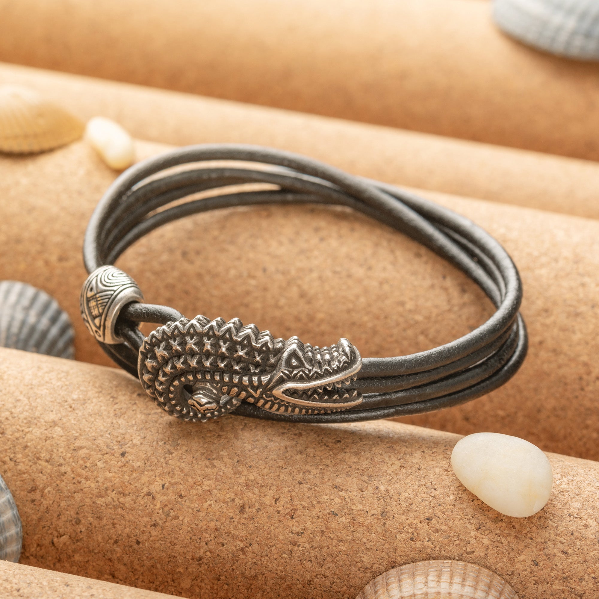 en:#color_black cord / Silver-plated bronze metal|de:#farbe_schwarzes Kabel / Versilbertes Bronzemetall|fr:#couleur_cordon noir / Métal bronze argenté