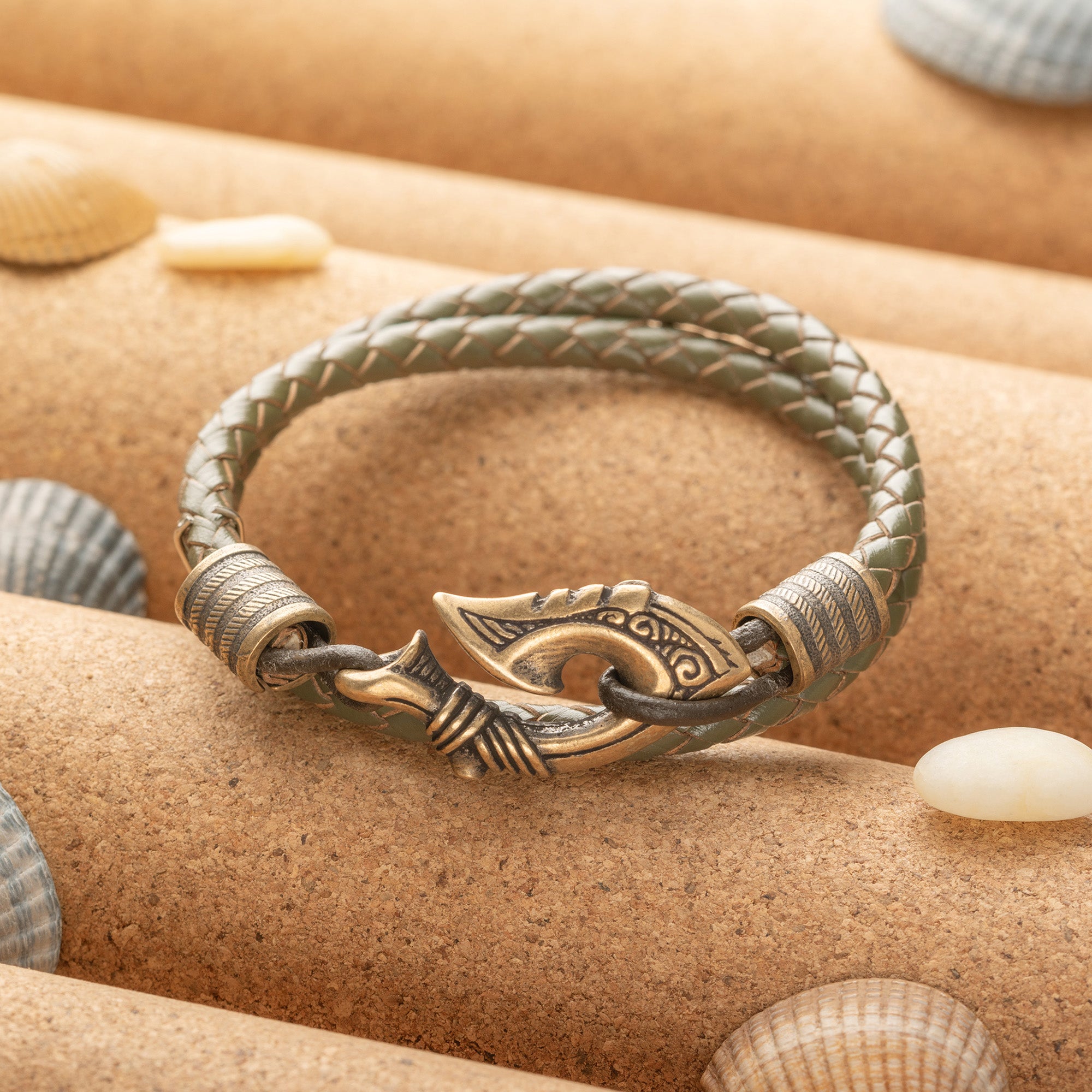 en:#color_khaki braided cord / Bronze metal|de:#farbe_khaki geflochtene Kordel / Bronzefarbenes Metall|fr:#couleur_cordon tressé kaki / Métal bronze
