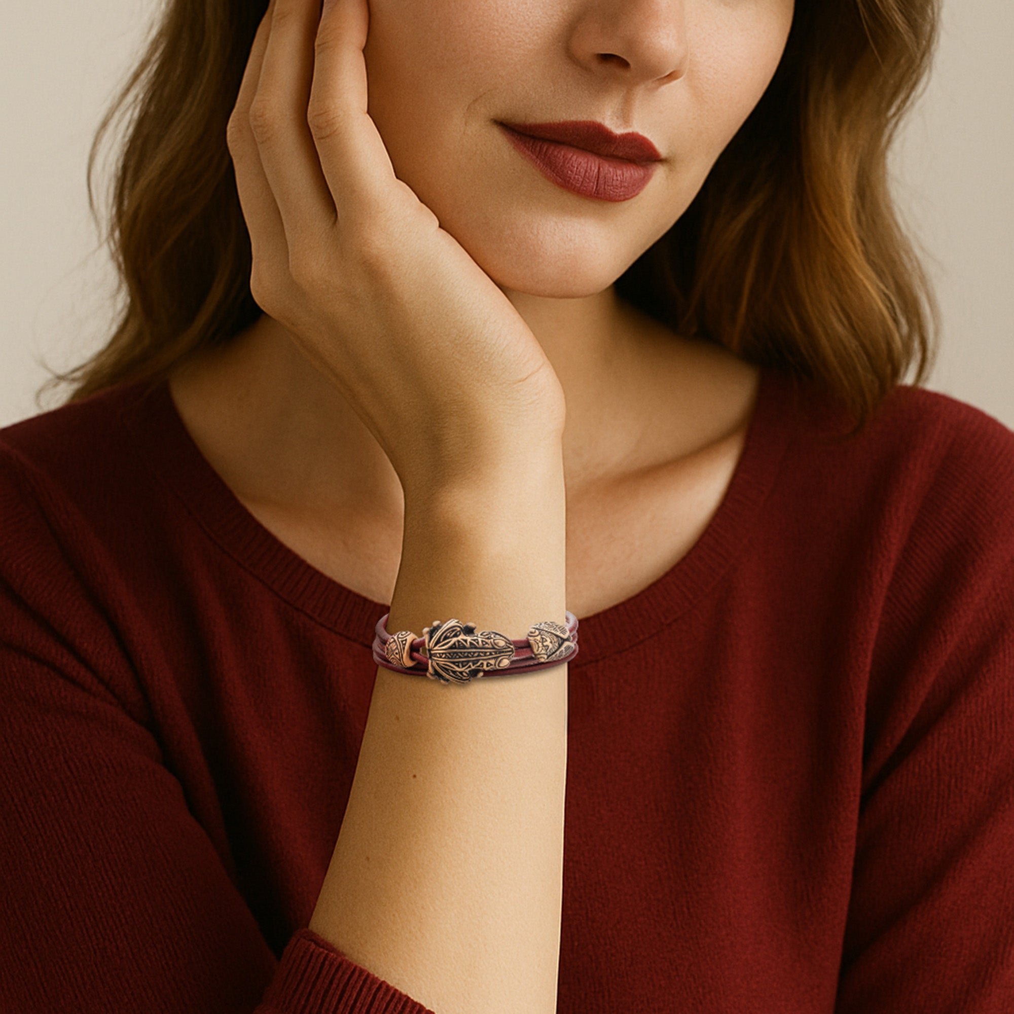 en:#color_burgundy cord / Bronze metal|de:#farbe_burgunderrote Kordel / Bronzemetall|fr:#couleur_cordon bordeaux / métal bronze