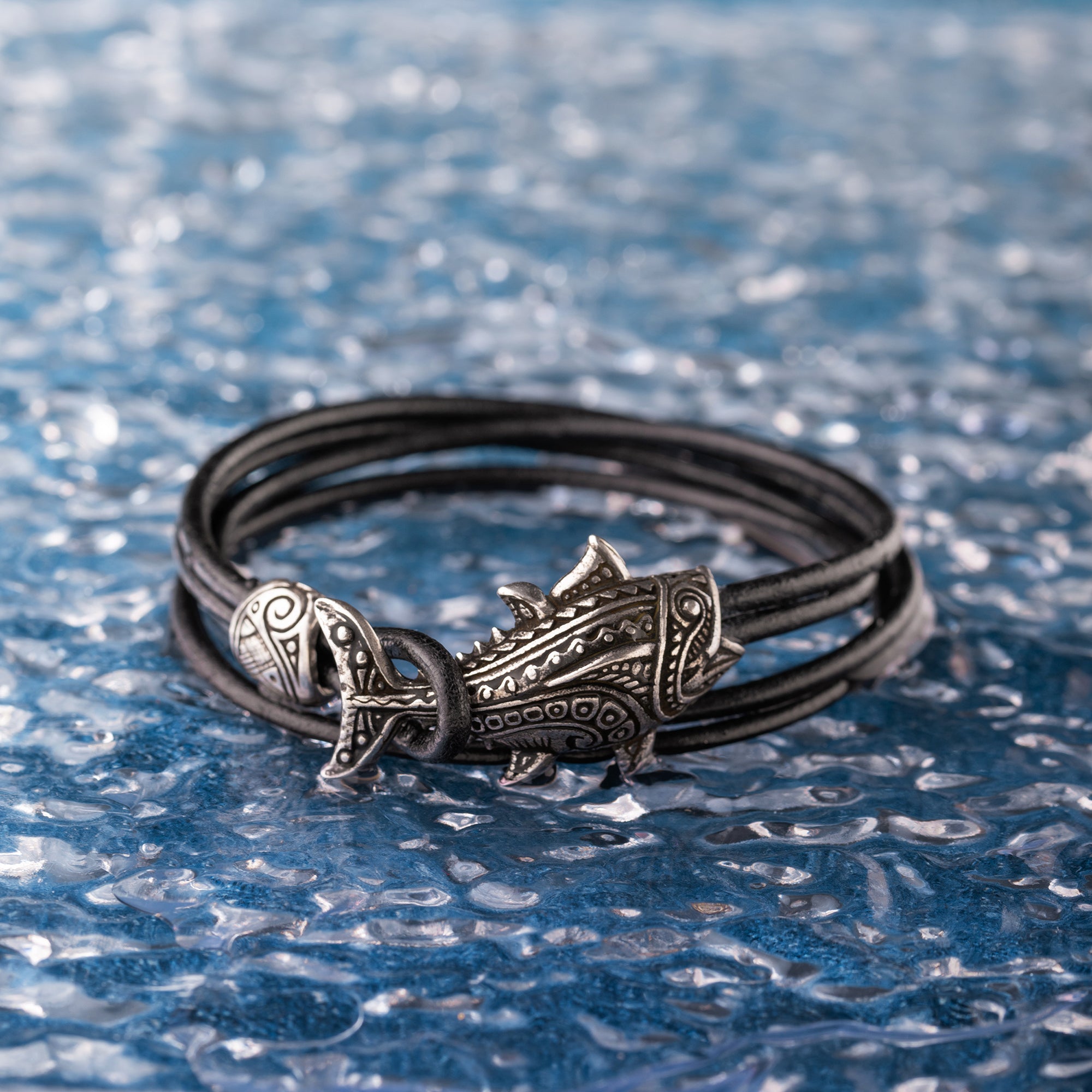 en:#color_black cord / Silver-plated bronze metal|de:#farbe_schwarzes Kabel / Versilbertes Bronzemetall|fr:#couleur_cordon noir / Métal bronze argenté