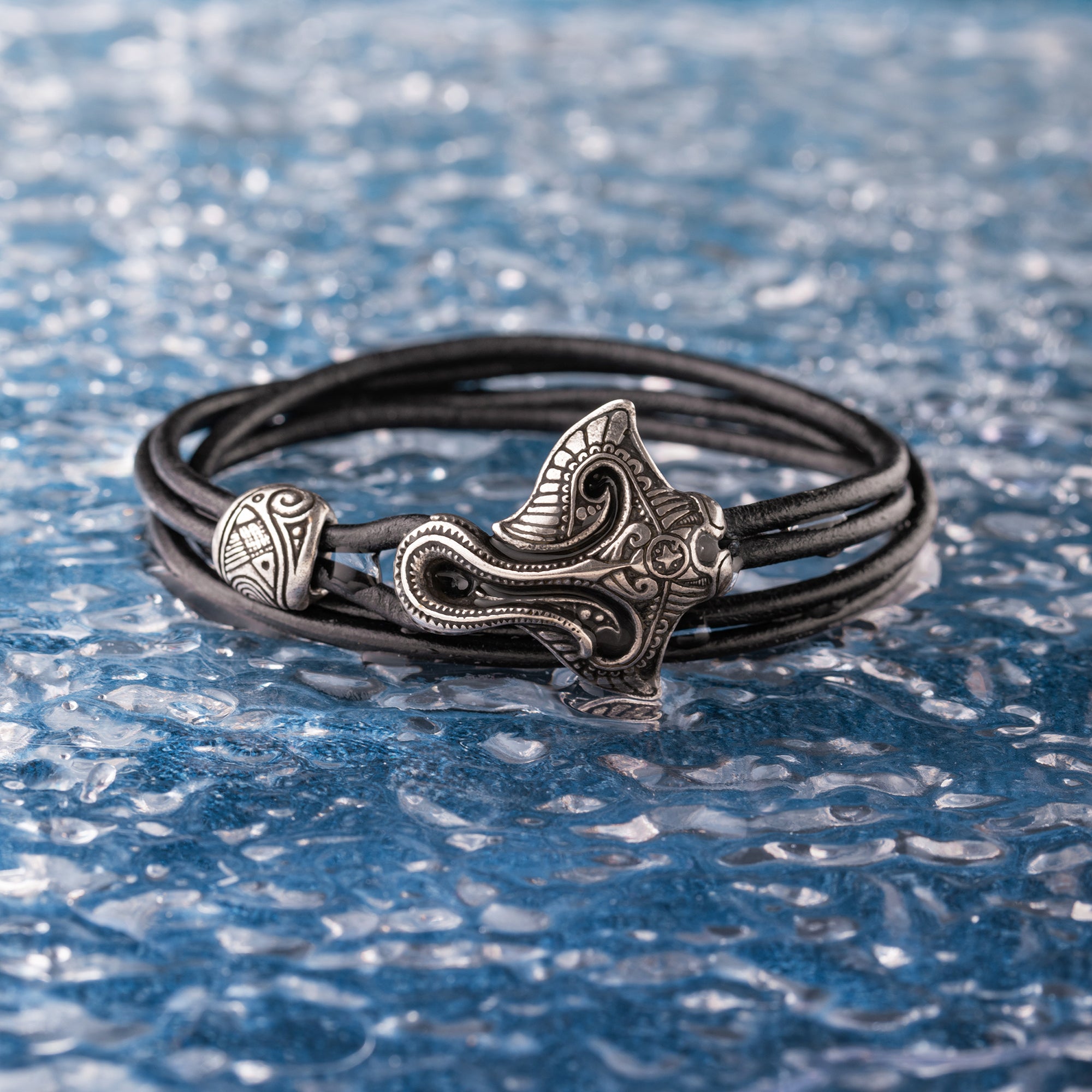 en:#color_black cord / Silver-plated bronze metal|de:#farbe_schwarzes Kabel / Versilbertes Bronzemetall|fr:#couleur_cordon noir / Métal bronze argenté