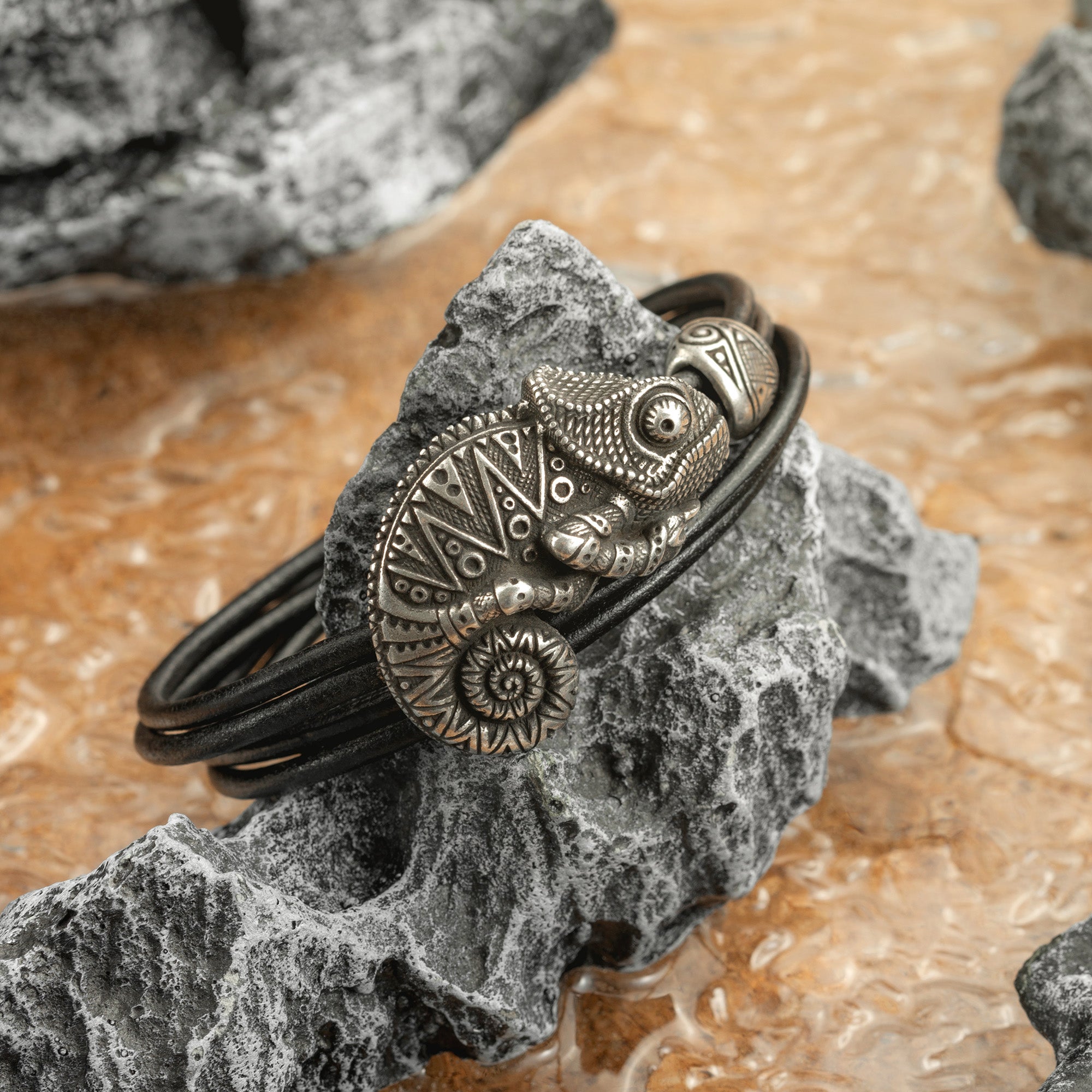 en:#color_black cord / Silver-plated bronze metal|de:#farbe_schwarzes Kabel / Versilbertes Bronzemetall|fr:#couleur_cordon noir / Métal bronze argenté