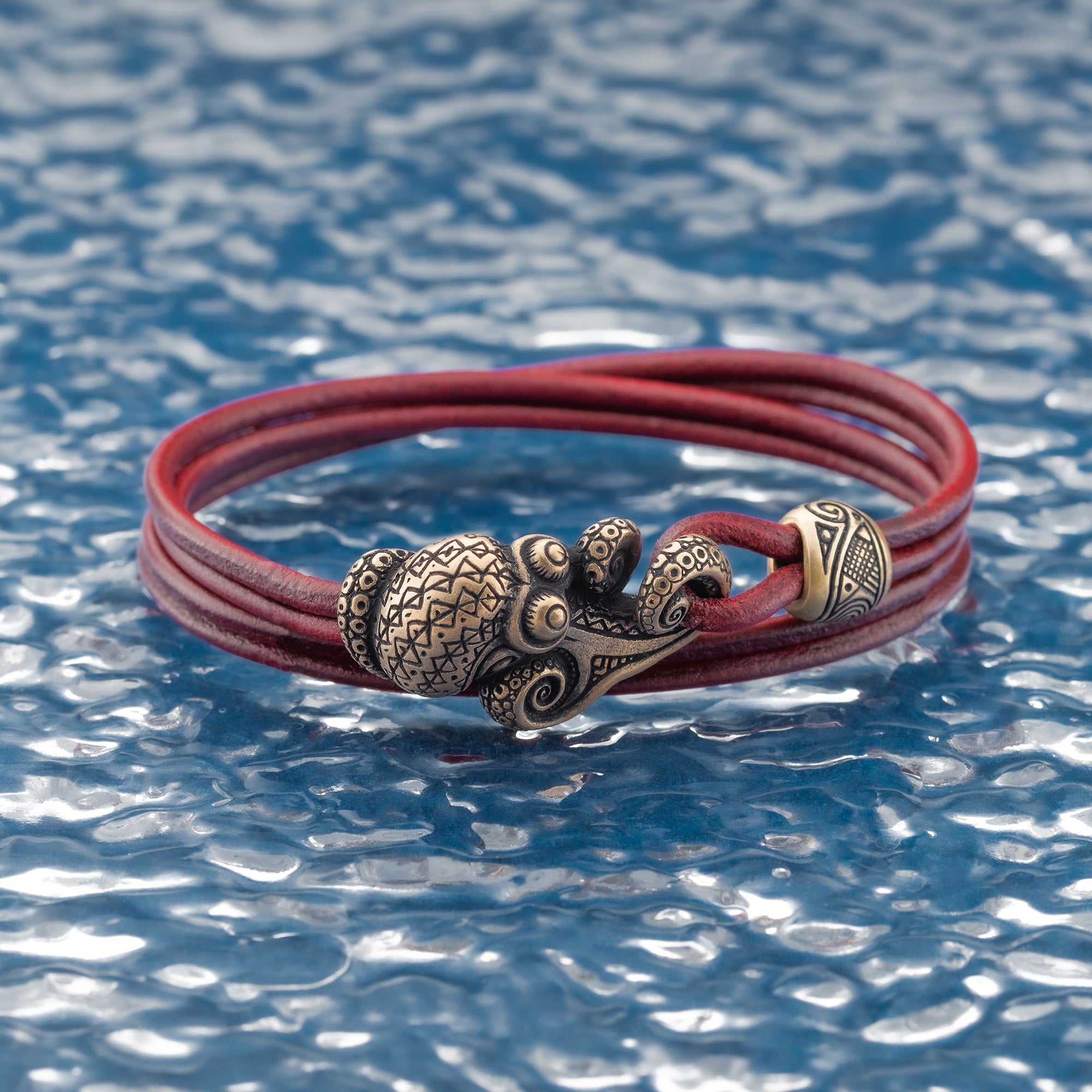 en:#color_burgundy cord / Bronze metal|de:#farbe_burgunderrote Kordel / Bronzemetall|fr:#couleur_cordon bordeaux / métal bronze