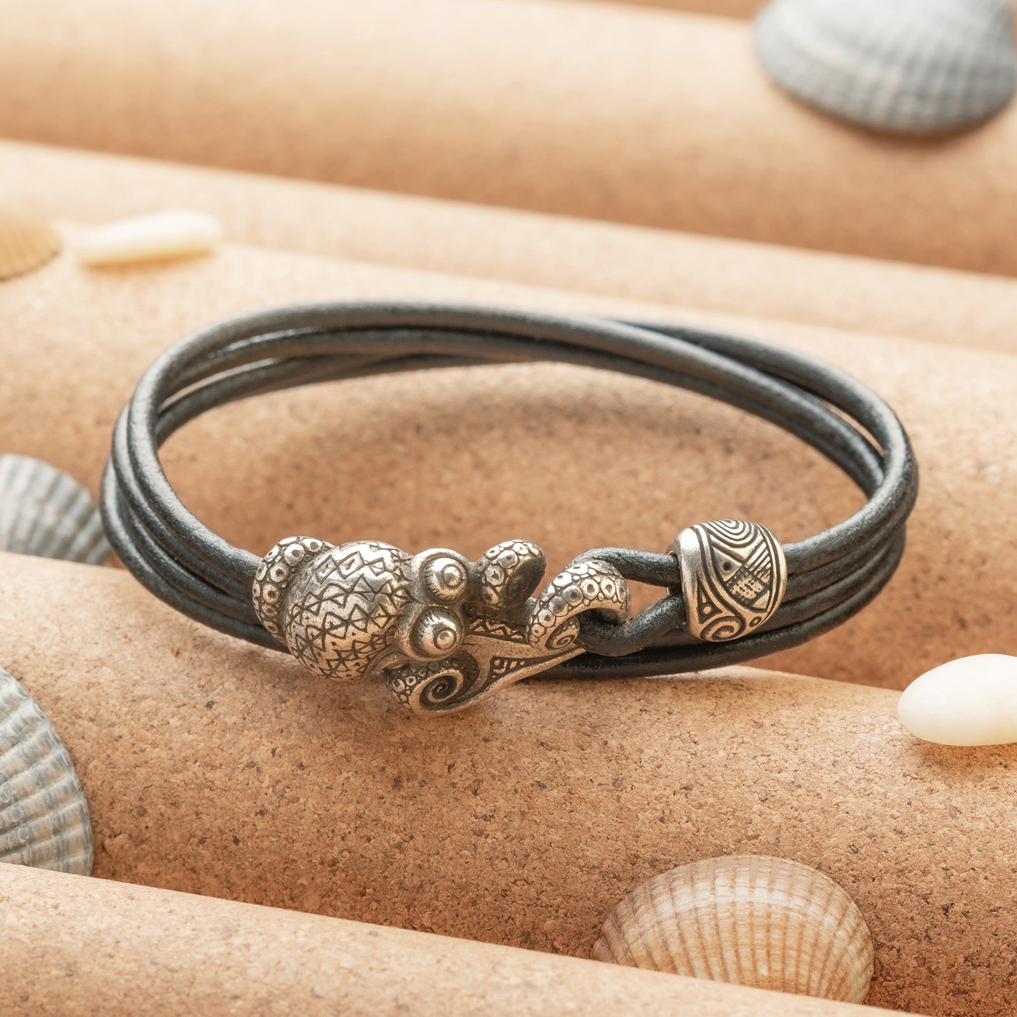 en:#color_black cord / Silver-plated bronze metal|de:#farbe_schwarzes Kabel / Versilbertes Bronzemetall|fr:#couleur_cordon noir / Métal bronze argenté