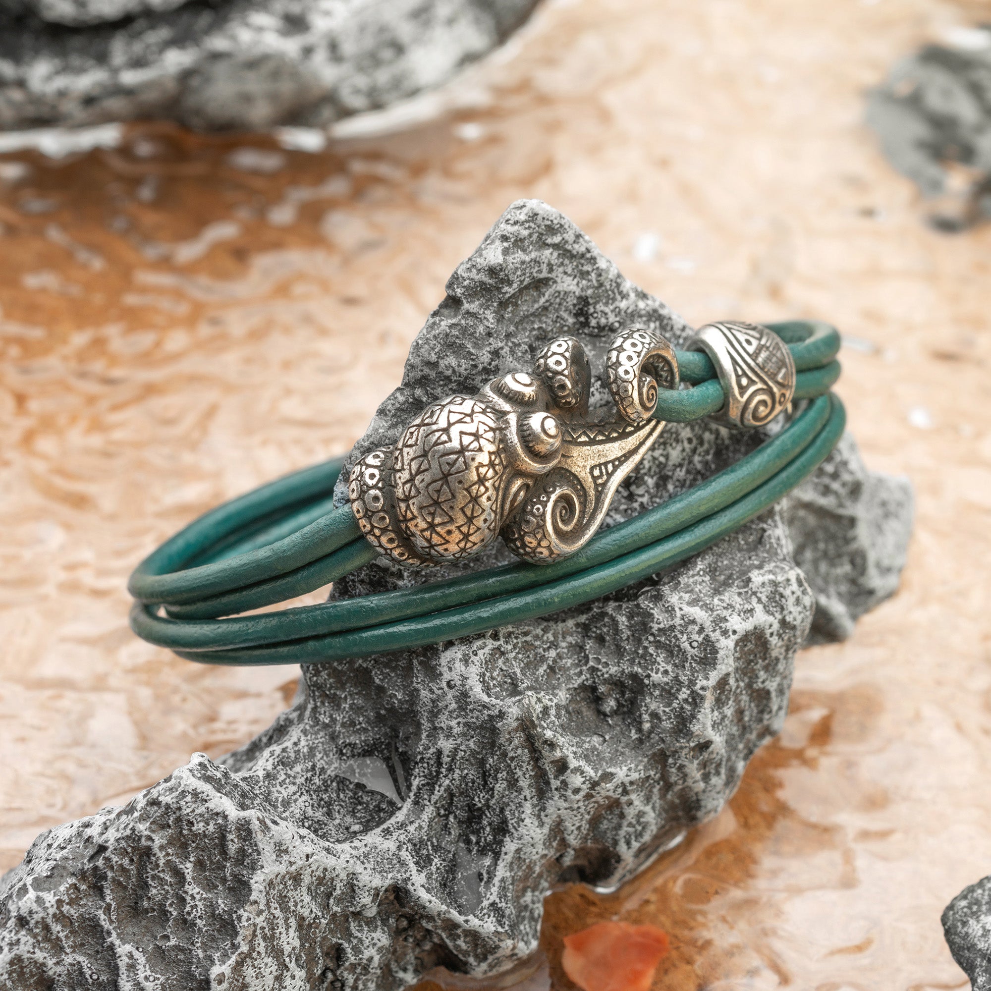 en:#color_turquoise cord / Silver-plated bronze metal|de:#farbe_türkisfarbene Kordel / Versilbertes Bronzemetall|fr:#couleur_cordon turquoise / Métal bronze argenté