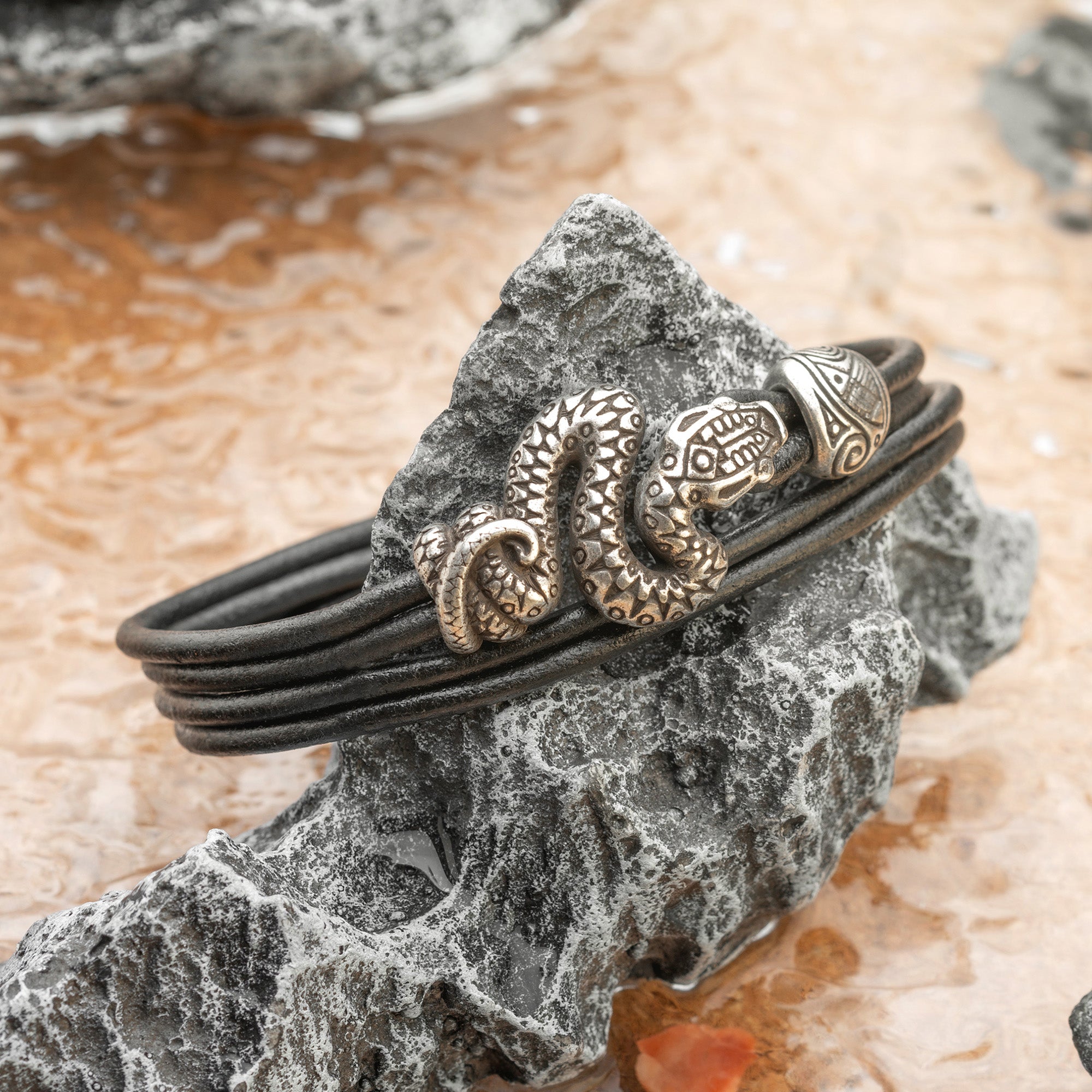 en:#color_black cord / Silver-plated bronze metal|de:#farbe_schwarzes Kabel / Versilbertes Bronzemetall|fr:#couleur_cordon noir / Métal bronze argenté