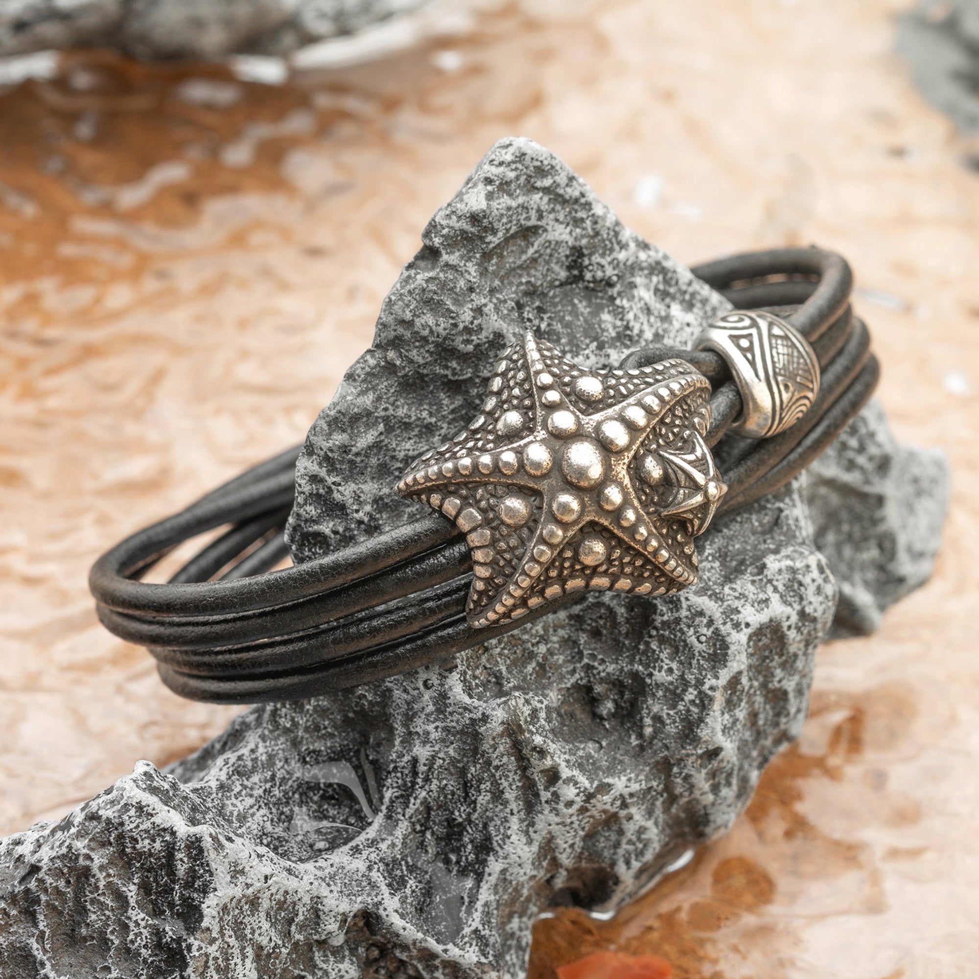 en:#color_black cord / Silver-plated bronze metal|de:#farbe_schwarzes Kabel / Versilbertes Bronzemetall|fr:#couleur_cordon noir / Métal bronze argenté