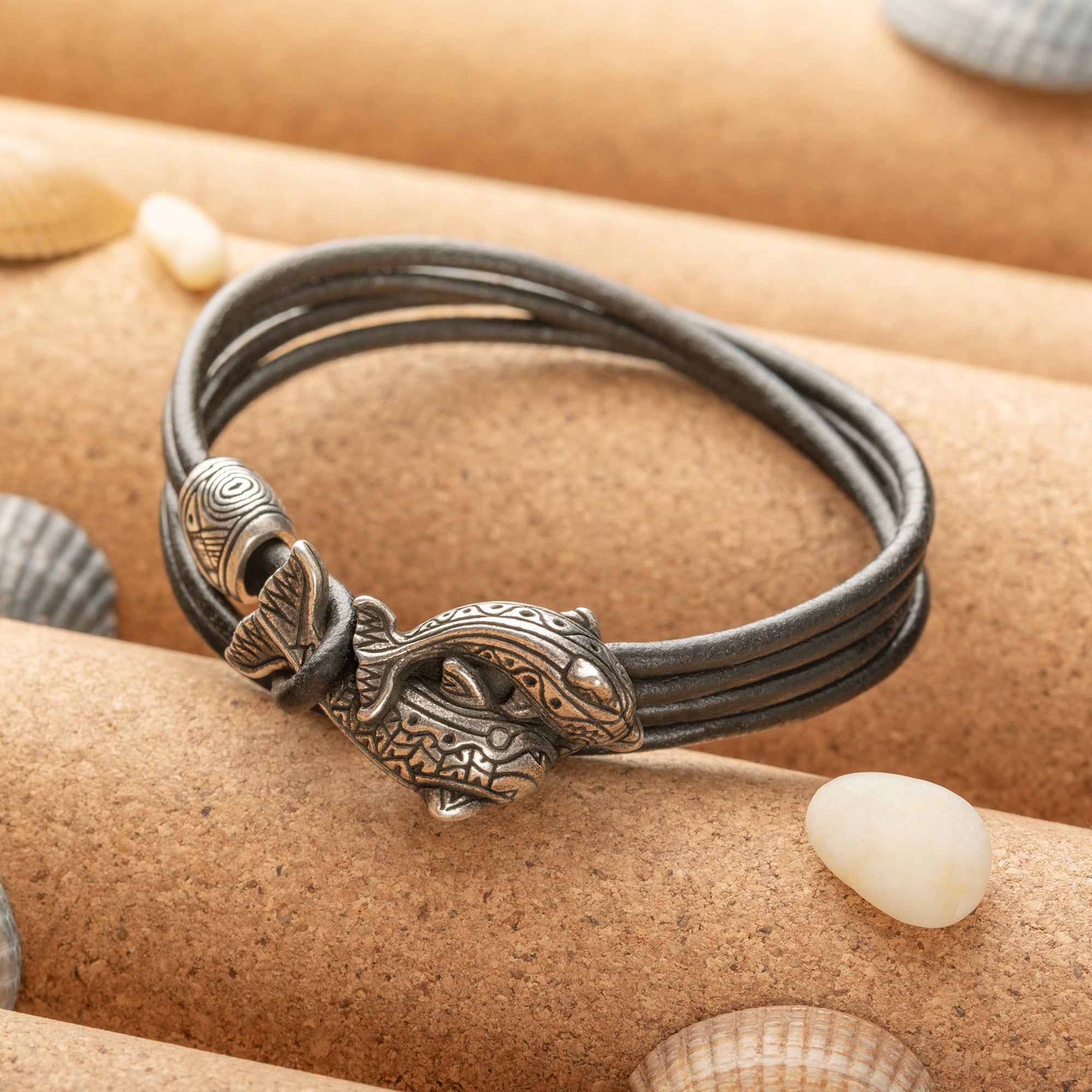 en:#color_black cord / Silver-plated bronze metal|de:#farbe_schwarzes Kabel / Versilbertes Bronzemetall|fr:#couleur_cordon noir / Métal bronze argenté